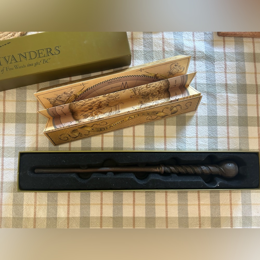 Ollivanders Brown Wand